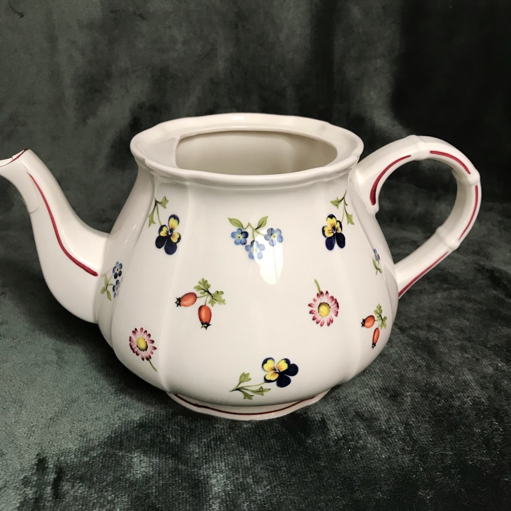 Villeroy & Boch PETITE FLEUR  Teapot NO LID. FIXED NOSE